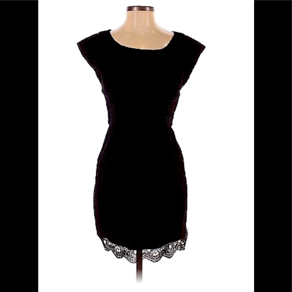 BCBGEneration Little Black Lace Dress size 4 Solid Embroidered ruched detail